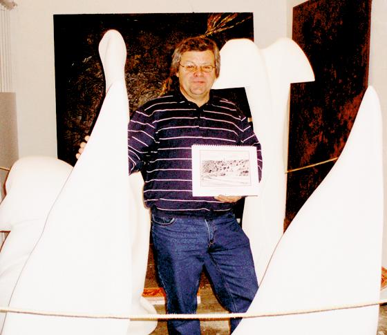 Paul Krächan freut sich über viele Besucher in seiner Kunstwerkstatt. Foto: Woschée
