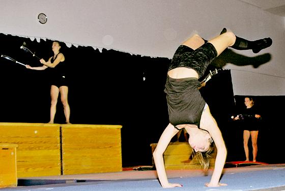 Die akrobatischen Vorführungen der Turnerinnen der TS Jahn sorgten für große Begeisterung beim Publikum. 	Foto: TS Jahn