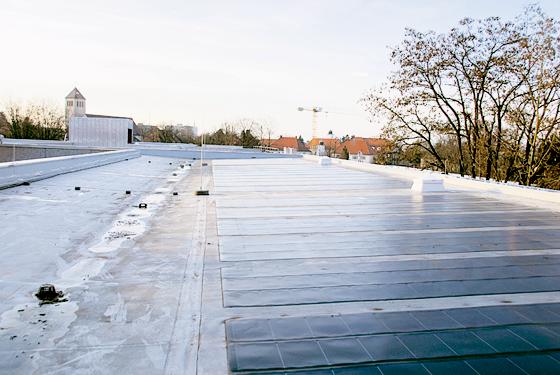 Solardach auf der Haarer Hauptschule. Foto: Gemeinde