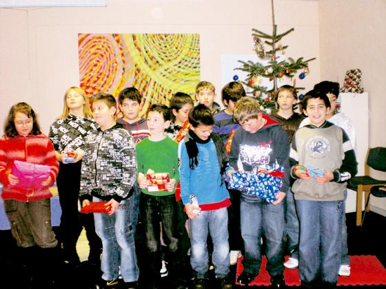 Die Kinder der Bernaysschule freuten sich über ihre Geschenke.	Foto: Mehrgenerationenhaus