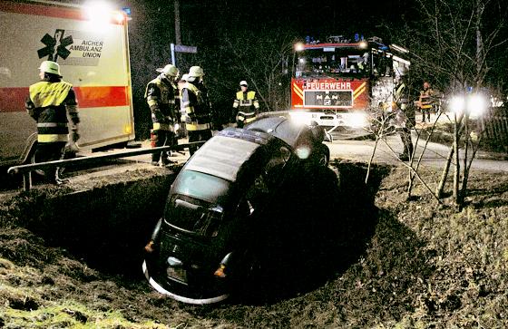 Auto und Fahrer unverletzt: Feuerwehreinsatz am Moosgrund.	Foto: Feuerwehr	Foto: Feuerwehr