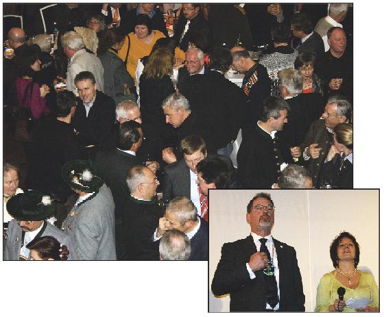 Hatten eingeladen: Diana Stachowitz und Alexander Reissl. Alles, was »Rang und Namen« hat in Moosach, hatte sich zum Neujahrsempfang der SPD auf Gut Nederling eingefunden.      Fotos: mka