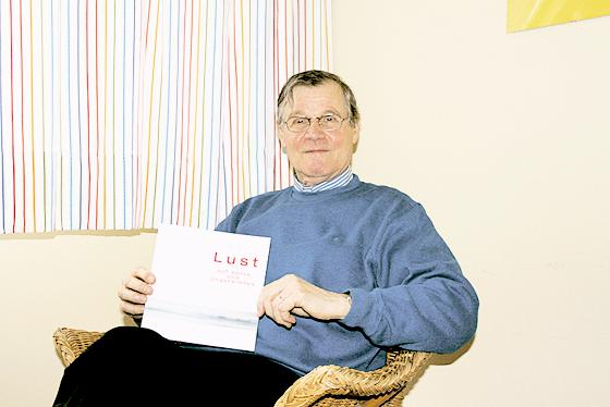 Dr. Peter Klose stellte seinen Gedichtband: »Lust auf Verse und Ungereimtes« vor. Foto: Woschée