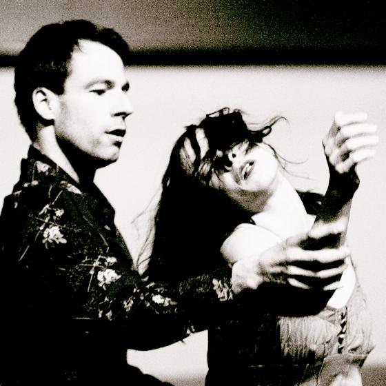 Befassen sich tänzerisch mit der Relation von Körper und Geist: Luc Richard und Panja Fladerer.	Foto: VA