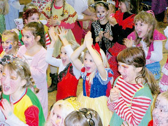 Begeisterte Kinder sah man auf dem Großen Kindermaskenball in Lohhof.	Foto: Privat