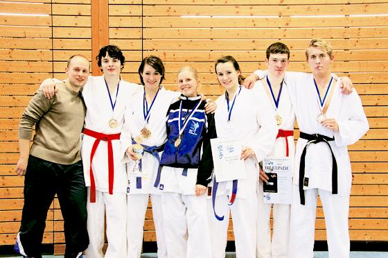 Erfolgreich zeigten sich die Karateka des SC Eching bei den Oberbayerischen Karate-Meisterschaften in Höhenkirchen.	 Foto: Privat
