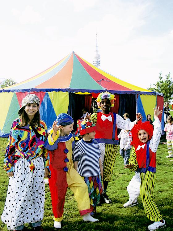 Beim Zirkus Pumpernudl der Spielbusse erleben Faschingskostüme ihren großen Auftritt.	Foto: VA
