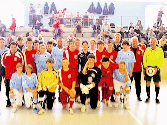 Die Teilnehmer des Endspiels bei den C-Junioren: TSV Milbertshofen und TSV 1860 München.	Foto: Privat