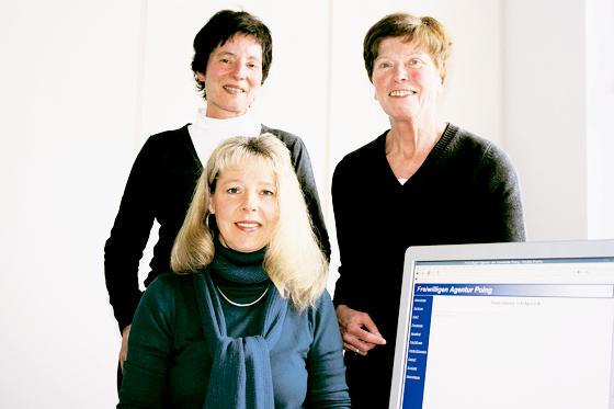 Monika Maier, Janina Zuschrott (hinten v.l.) und Sabine Klima kümmern sich darum, dass Poinger Bürger Hilfe im Alltag erhalten.	Foto: pt