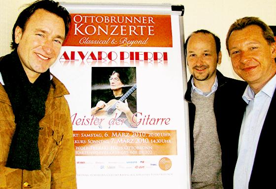 Garantieren bei den »Ottobrunner Konzerten« musikalischen Hochgenuss (v. l.): Cornelius Claudio Kreusch, Johannes Tonio Kreusch und Horst Frank.	Foto: Ka