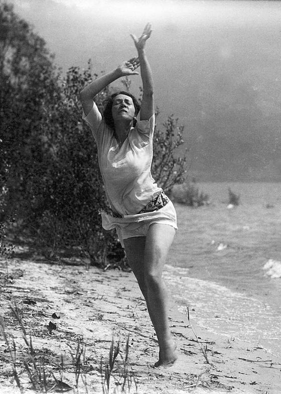 Mary Wigmann (hier 1914 am Lago Maggiore) gehörte zum Kreis der Frauen am Monte Verità.	Foto: Privat