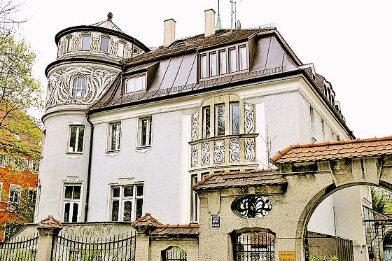 Hier an der Villa Bechtolsheim trifft sich, wer am Spaziergang teilnehmen möchte.	Foto: Privat