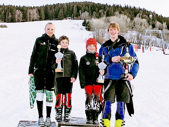 Die Wanderpokalsieger Sina Schöck, Henry J.  Wibbe, Susanne Rottmann und Felix Färber. (v. l.) 	Foto: Privat