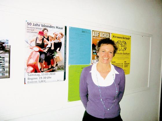 Die Geschäftsführerin des Haarer Bürgerhauses, Veronika Gerstacker, ist stolz auf das vielseitige Jubiläumsprogramm.	Foto: hgb