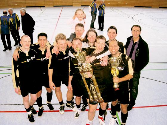 Vergangenes Jahr gewann der Meniskus Harlaching das Benefiz-Turnier. Dieses Jahr wollen sie den Pokal erfolgreich verteidigen. Foto: Privat