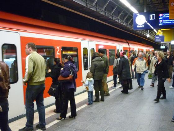 Volle Züge im S-Bahn-Untergeschoss: Mit täglich knapp 800.000 Fahrgästen ist die jetzige Stammstrecke bereits heute am Limit.  Foto: sm