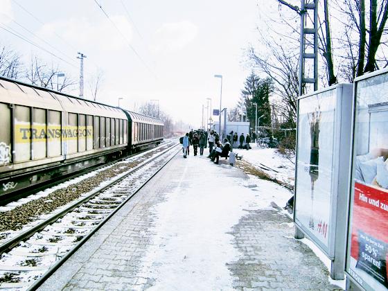 So sah es den Winter über aus: nicht geräumte Bahnsteige machten den Zugang zur S-Bahn gefährlich. Die DB weiß um den schlechten Zustand der Bahnhöfe und setzt ihre Hoffnungen auf ehrenamtliche Paten.	Foto: ikb