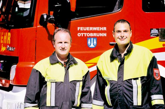 Der neue und gleichzeitig der alte Vorstand der Freiwilligen Feuerwehr Ottobrunn: (v. l.) Klaus Ortmeier und Eduard Klas.	Foto: Schunk