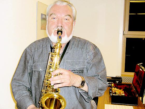 Saxophonist Rudi Nagora begeistert mit Swing- und Jazzklassikern.	Foto: VA