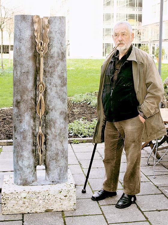 Karl Friedrich stellt einige seiner Skulpturen in Trudering aus.  Foto: Privat