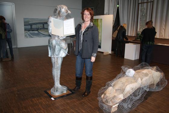 Mit ihrem Werk »Planet Erde« hat die Eglinger Malerin und Bildhauerin Stefanie von Quast den zweiten Platz des Publikumspreises gewonnen.	Foto: js