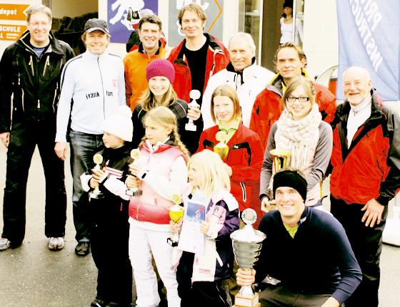 Fröhliche Sieger der Schi-Vereinsmeisterschaften. Foto: Privat