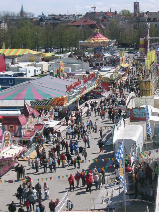 Buntes Treiben herrscht ab Freitag auf dem 46. Münchner Frühlingsfest.	Foto: VA