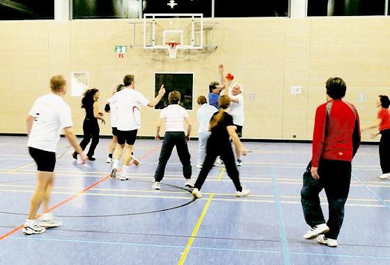 Teil des Fitness-Trainings beim SV Dornach sind auch Ballspiele.	Foto: VA