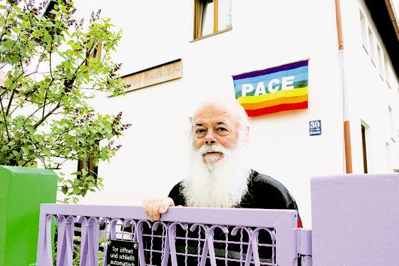 Walter Lorenz ist vor 25 Jahren gemeinsam mit Obdachlosen in die WG »Haus vom heiligen Benedikt Labre« an der Pommernstraße eingezogen. 	Foto: ko