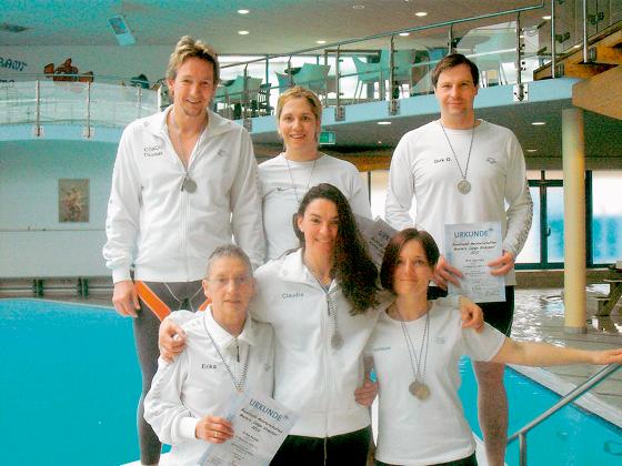 Bild: vorne: Erika Kejda, Claudia Beckers, Gerda Raimer; hinten: Thomas Beckers, Manuela Langhof-Menth, Dirk Opavsky	F.: Privat