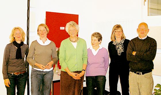 Der neugewählte Vorstand des Ackermannbogen e.V.: Susanne Schäfer, Susanne Höck, Christl Karnehm, Karin Hertel, Angela Winkelmann, Markus Wagner-Franco (v.l.). 	Foto: Verein