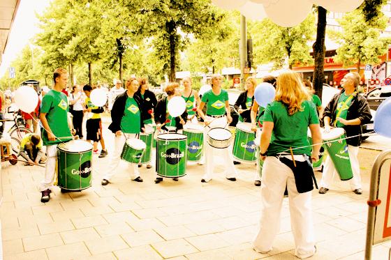 Musik und Tänze aus aller Welt erwarten die Besucher beim Internationalen Stadtteilfest.	Foto: sb