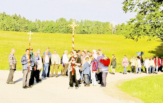 Pilger aus Harthausen unterwegs zur Wallfahrtskirche Maria Altenburg.	 Am 12. Juni machen sich die Gläubigen erneut auf.	Foto: Privat