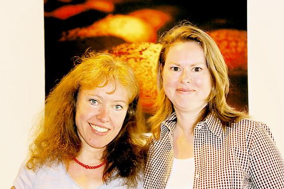 Helga Schmetzer und Bärbel Schlatter hoffen auf viele Teilnehmer beim Kochkurs. Foto: hol