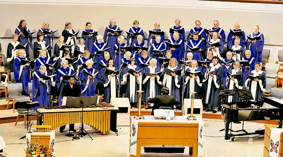 Musikalisch begleitet der Chor aus Texas den Gottesdienst in der Erlöserkirche.	Foto: VA