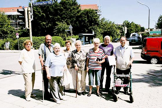 Die Moosacher Senioren kämpfen mit einer Unterschriftenaktion gegen die geplante Verkürzung der Buslinie 50. 	Foto: ws