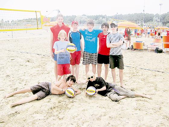 Die Volleyball-Jungs hatten eine Woche lang Beachtraining in Italien. Foto: DJK